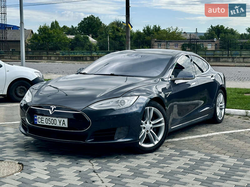 Лифтбек Tesla Model S 2015 в 