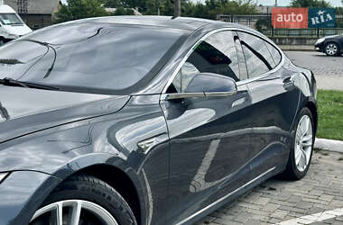 Лифтбек Tesla Model S 2015 в 