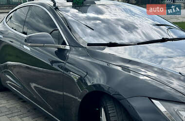 Лифтбек Tesla Model S 2015 в 