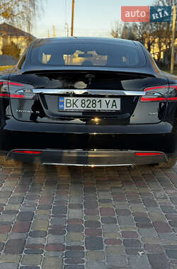 Лифтбек Tesla Model S 2014 в 