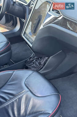 Лифтбек Tesla Model S 2014 в 