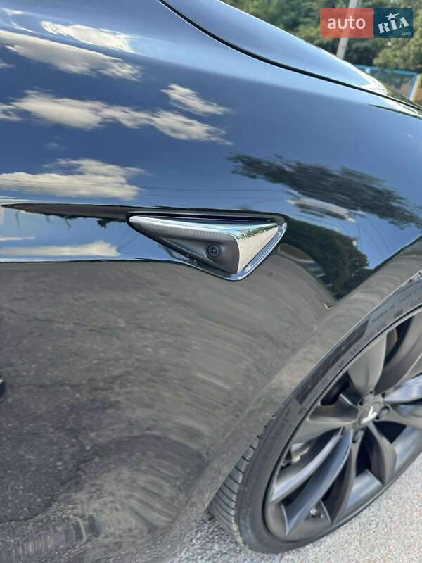 Лифтбек Tesla Model S 2017 в Белой Церкви