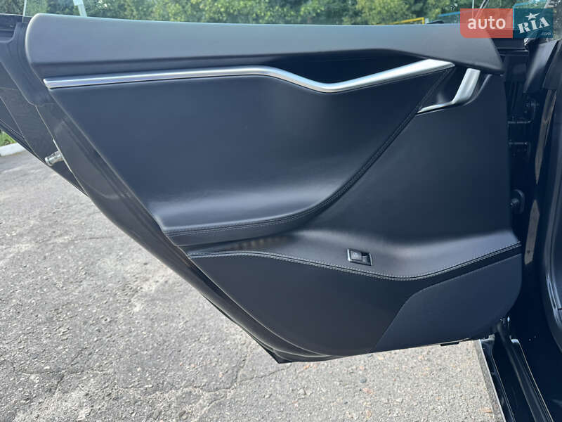 Лифтбек Tesla Model S 2017 в Белой Церкви