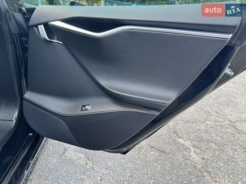 Лифтбек Tesla Model S 2017 в Белой Церкви