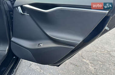 Лифтбек Tesla Model S 2017 в 