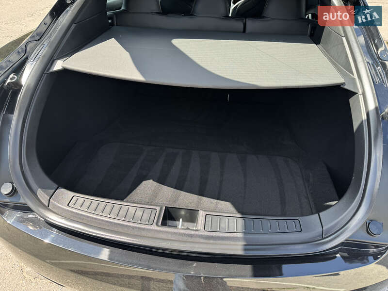 Лифтбек Tesla Model S 2017 в Белой Церкви