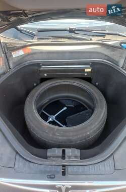 Лифтбек Tesla Model S 2014 в 