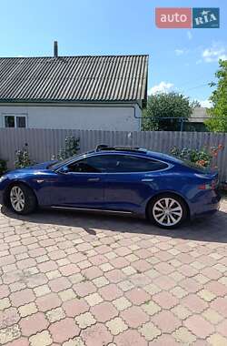 Лифтбек Tesla Model S 2015 в 
