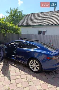 Лифтбек Tesla Model S 2015 в 
