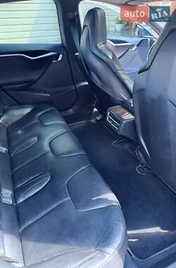 Лифтбек Tesla Model S 2015 в 