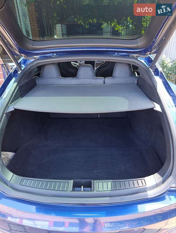 Ліфтбек Tesla Model S 2015 в Конотопі фото 16 Ліфтбек Tesla Model S 2015 в Конотопі