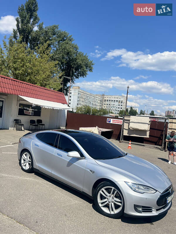 Tesla Model S 2013