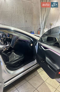 Лифтбек Tesla Model S 2013 в 