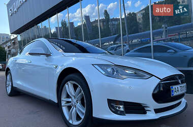 Лифтбек Tesla Model S 2015 в Киеве