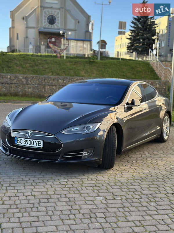 Tesla Model S 2015
