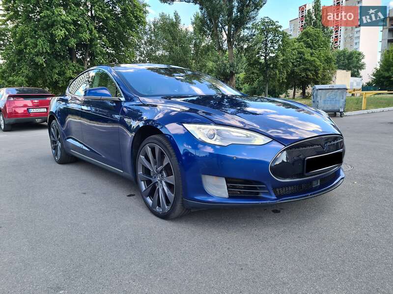 Лифтбек Tesla Model S 2016 в Киеве