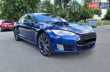Лифтбек Tesla Model S 2016 в 