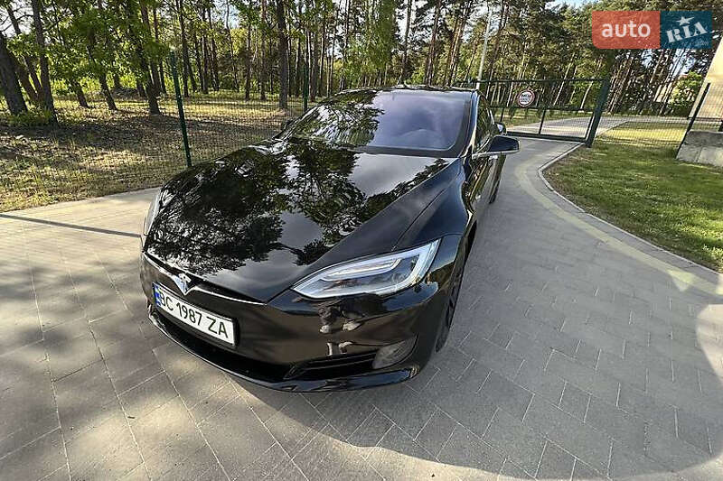 Ліфтбек Tesla Model S 2017 в 