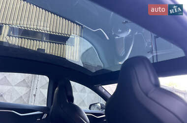 Лифтбек Tesla Model S 2017 в 