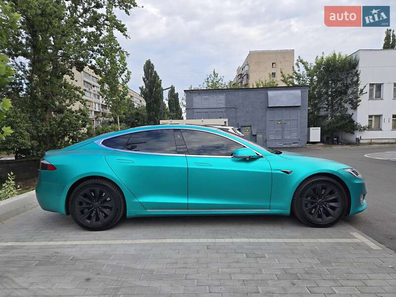 Лифтбек Tesla Model S 2018 в Киеве