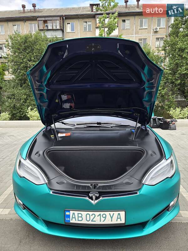 Лифтбек Tesla Model S 2018 в Киеве
