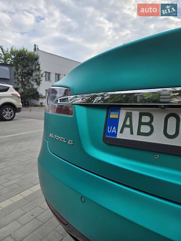 Лифтбек Tesla Model S 2018 в Киеве