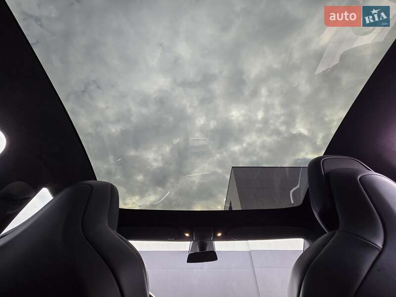 Лифтбек Tesla Model S 2018 в Киеве