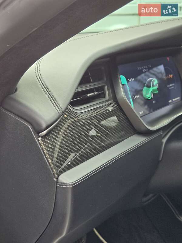 Лифтбек Tesla Model S 2018 в Киеве