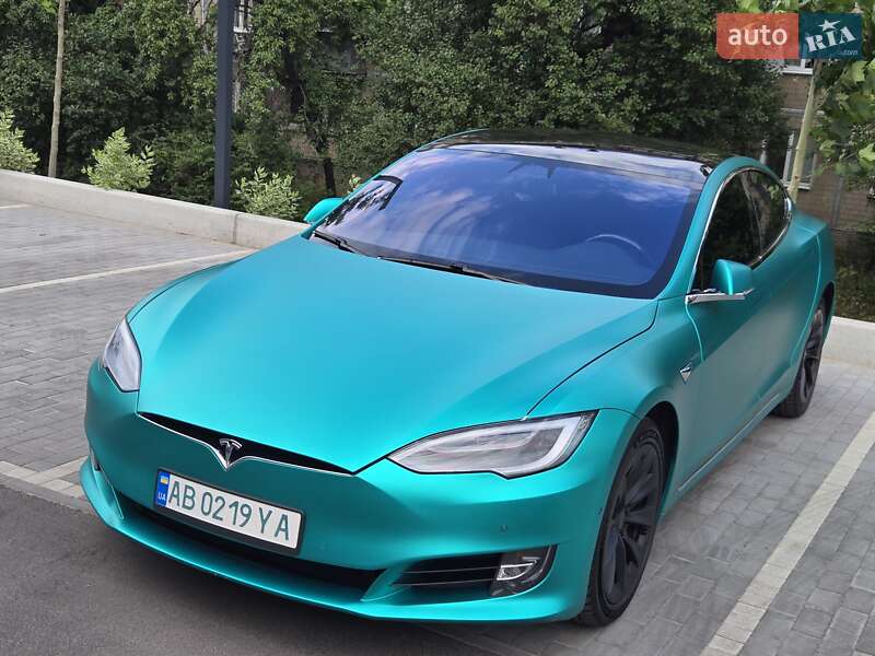 Лифтбек Tesla Model S 2018 в Киеве
