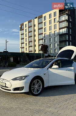 Лифтбек Tesla Model S 2015 в 
