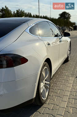 Лифтбек Tesla Model S 2015 в 