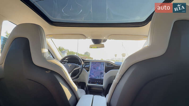 Лифтбек Tesla Model S 2015 в Львове