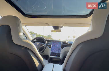 Лифтбек Tesla Model S 2015 в 