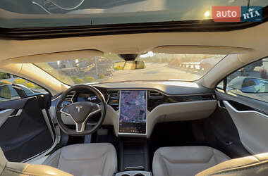 Лифтбек Tesla Model S 2015 в 
