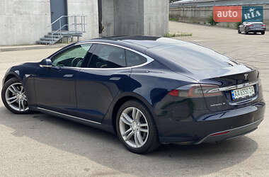 Лифтбек Tesla Model S 2015 в 