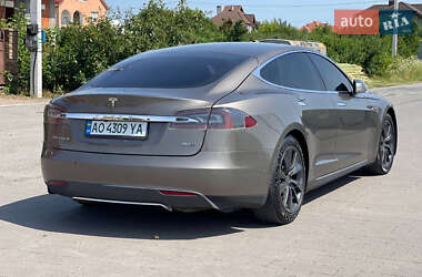 Лифтбек Tesla Model S 2015 в 