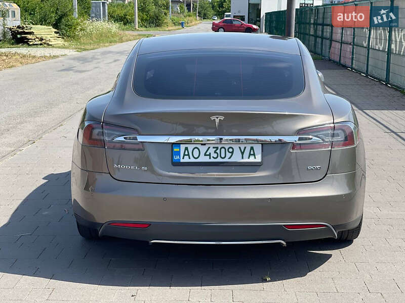 Лифтбек Tesla Model S 2015 в Ужгороде