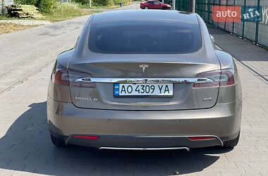Лифтбек Tesla Model S 2015 в 