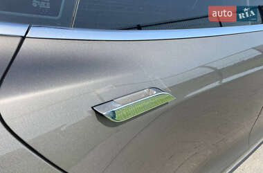 Лифтбек Tesla Model S 2015 в 