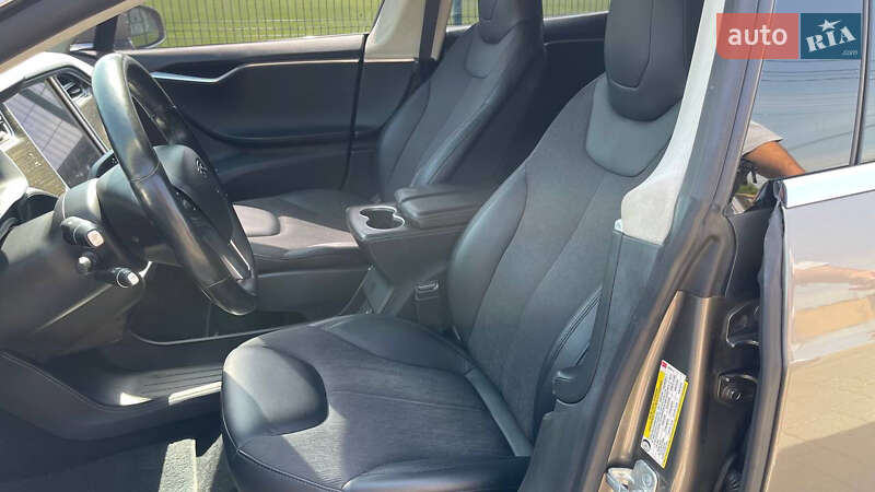 Лифтбек Tesla Model S 2015 в Ужгороде