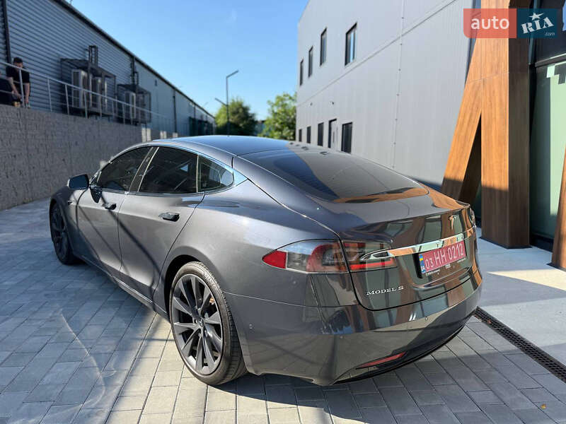 Лифтбек Tesla Model S 2017 в Луцке