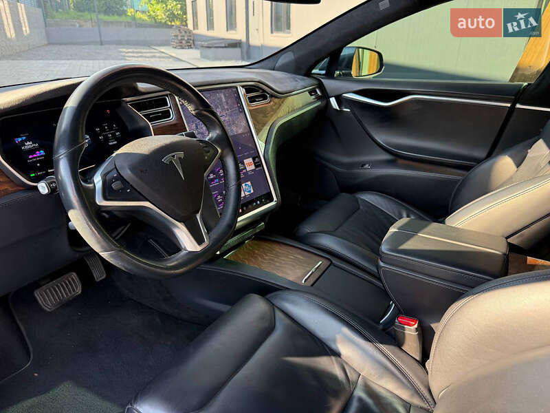 Лифтбек Tesla Model S 2017 в Луцке