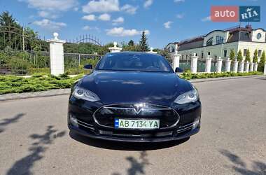 Лифтбек Tesla Model S 2015 в Виннице