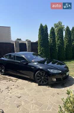 Лифтбек Tesla Model S 2015 в 