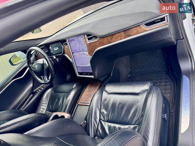 Ліфтбек Tesla Model S 2017 в Гайсину