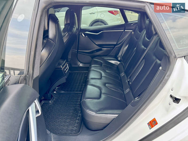 Ліфтбек Tesla Model S 2017 в Гайсину