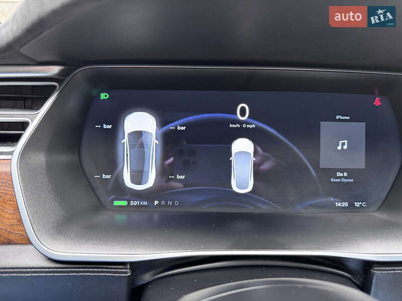 Ліфтбек Tesla Model S 2017 в Гайсину