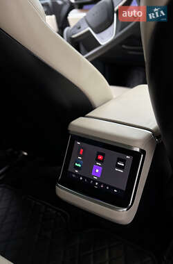 Лифтбек Tesla Model S 2021 в 