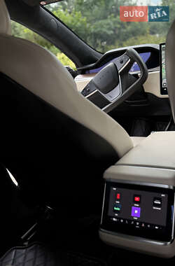 Лифтбек Tesla Model S 2021 в 