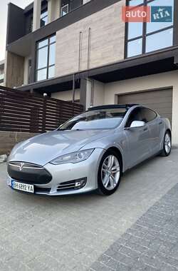 Лифтбек Tesla Model S 2014 в 
